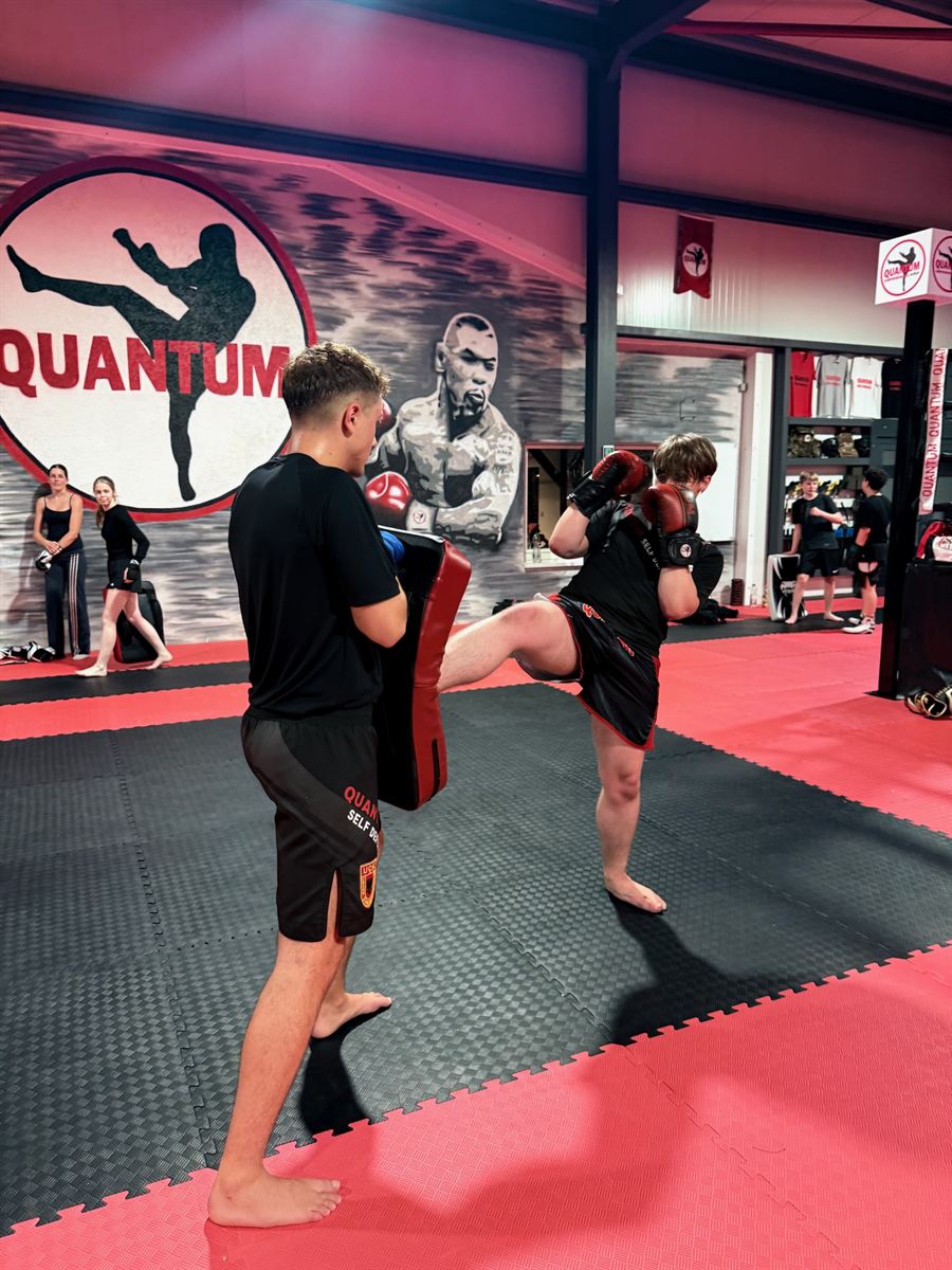 Kicktraining am Schlagpolster