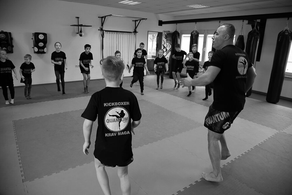 Kinder beim Kickboxen